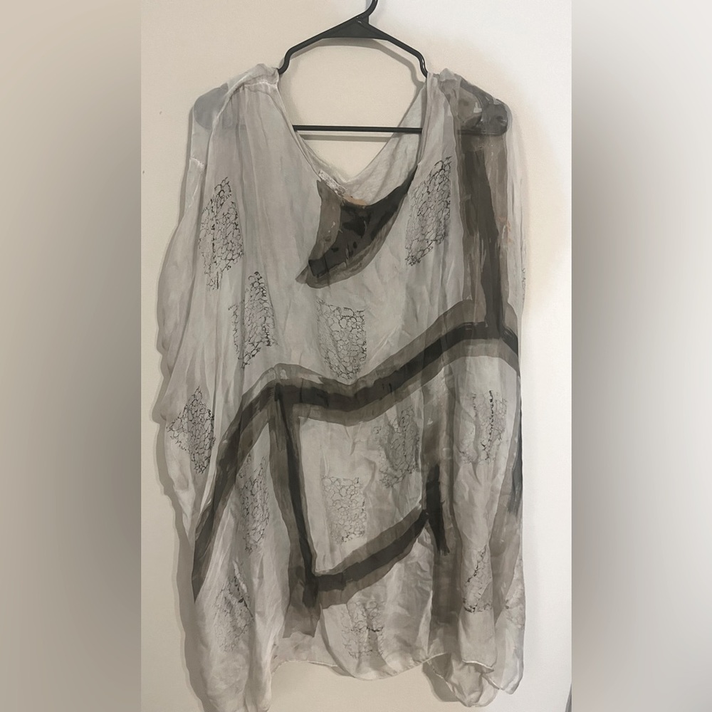 Made in Italy!  Beautiful seta tunic!